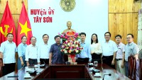 Thường trực Huyện ủy chúc mừng ngày truyền thống công tác Dân vận của Đảng