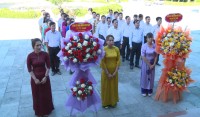 Dâng hoa, dâng hương kỷ niệm 135 năm Ngày sinh Chủ tịch Hồ Chí Minh
