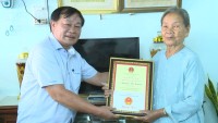 Thường trực Huyện ủy chúc thọ người cao tuổi